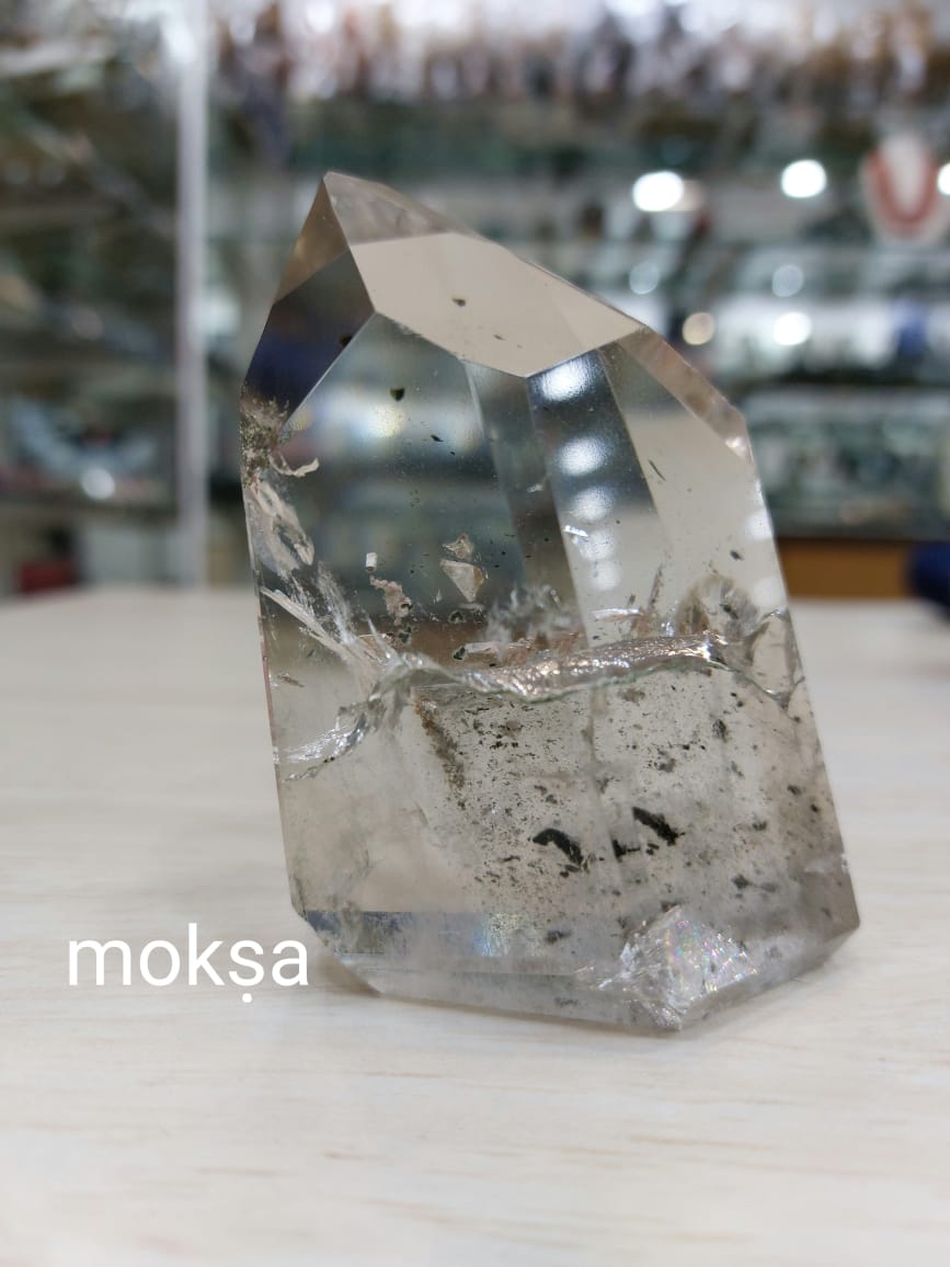 Smoky quartz point with Chlorite inclusion Smoky quartz point with Chlorite inclusion
