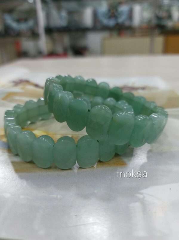 410+ Chinese Jade Bracelet Stock Photos, Pictures & Royalty-Free Images -  iStock