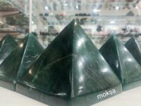 Green aventurine crystal pyramid - prosperity - 1pc