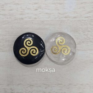 triskelion-the-triple-spiral-cabochon-1pc